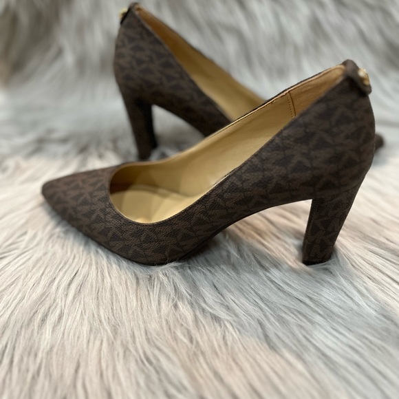 Michael Kors Milly Brown Signature Logo high heels shoes. New - Picture 3 of 8